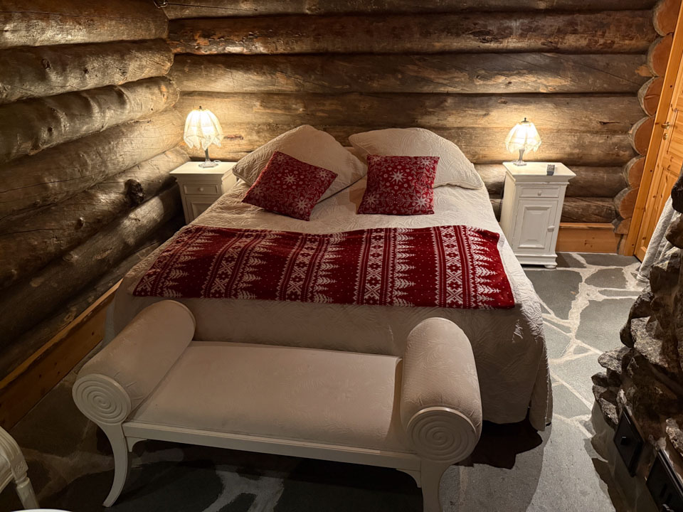 Sänky Villa Ankkalinnassa