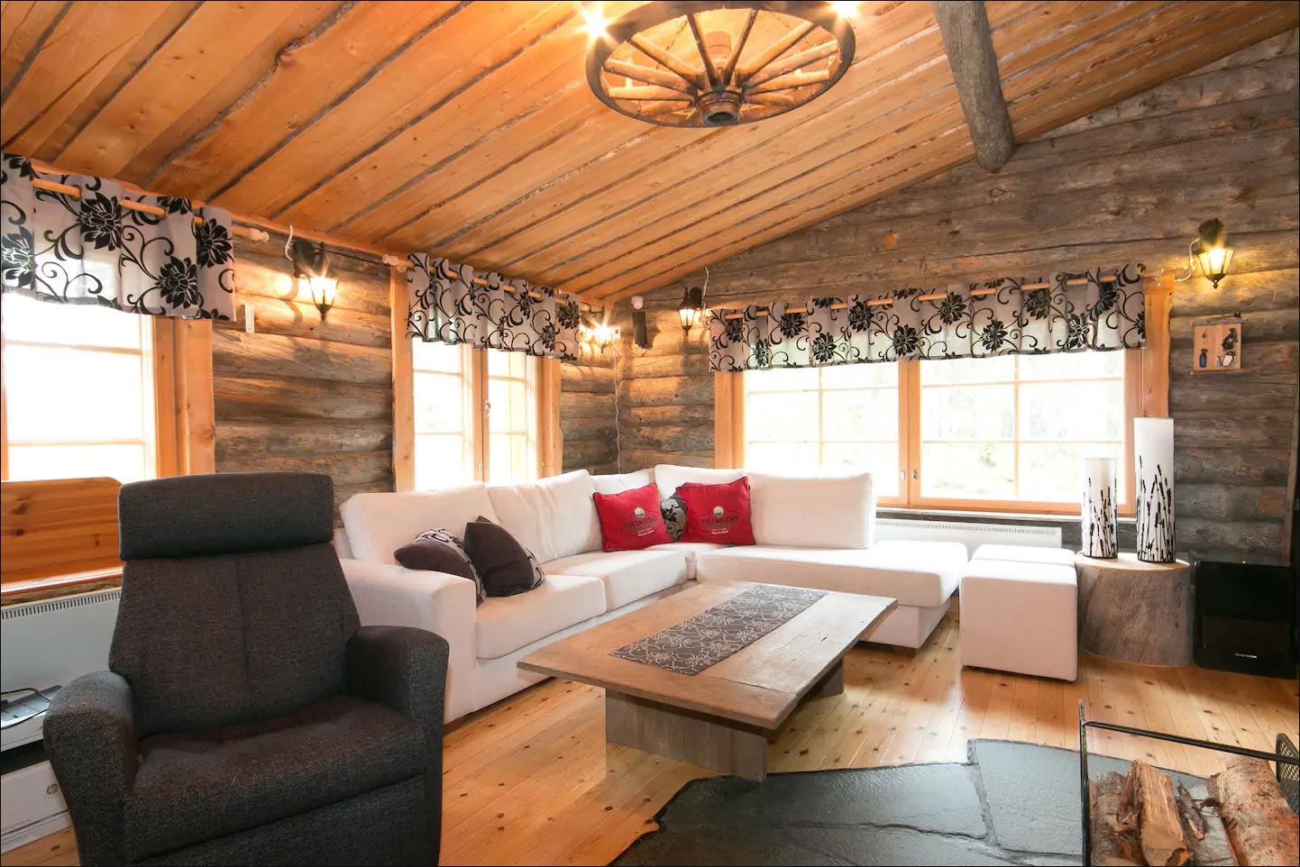 ankkalinna-majoitus-pyhatunturi-7 Villa Ankkalinna olohuone