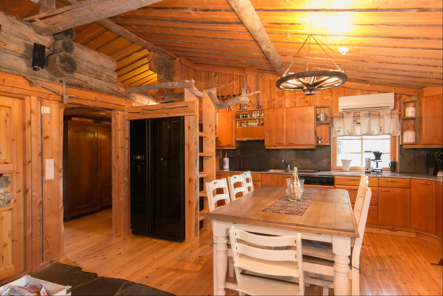 ankkalinna-majoitus-pyhatunturi-9 Villa Ankkalinna keittiö